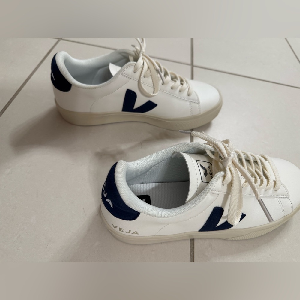 VEJA Campo Leather Sneakers — White/Navy — EU 40 (Fits US Women’s 9) Worn Once - Picture 6 of 11